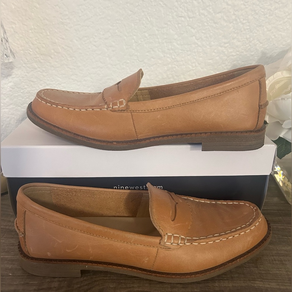 Sperry Tan Loafers with Anchor Sole